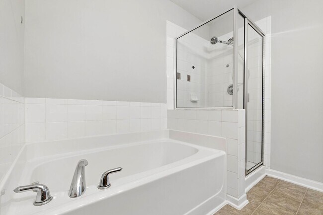 Building Photo - Gorgeous 3BR Townhome with Fresh Updates i...