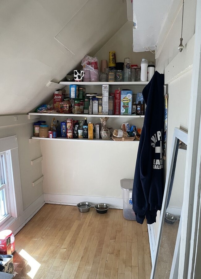 Building Photo - 3114 N Newhall St