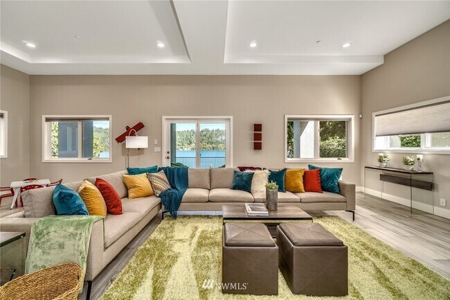 Building Photo - 2410 West Lake Sammamish Pkwy NE