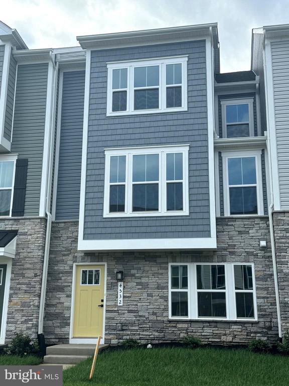 Building Photo - 4532 Briarhaven Dr