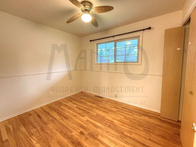 Building Photo - Bright & Open Country Homes Rancher