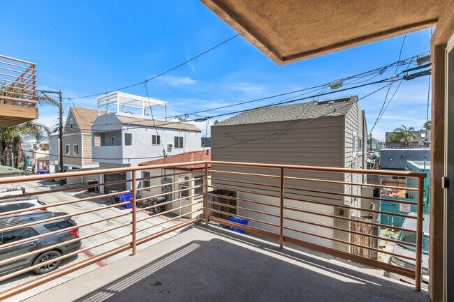 Building Photo - 3 bed 2.5  bath in the Heart of Mission Beach