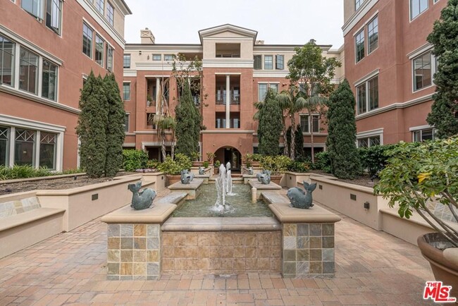 Building Photo - 6241 Crescent Park W