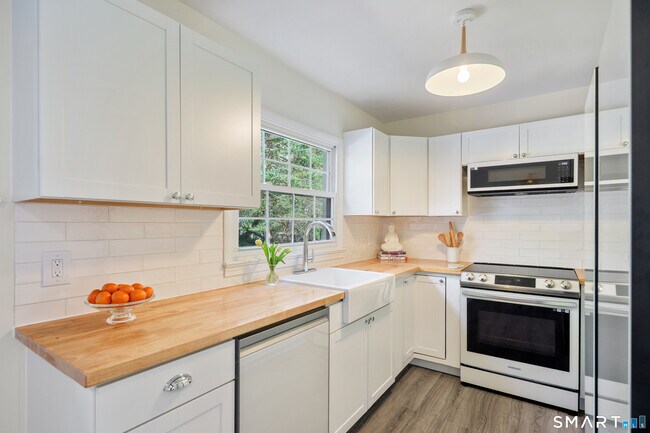 Building Photo - 206 Wolfpit Ave