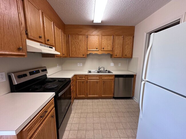 Building Photo - Charming & Private Townhouse in NW Hickory – 2BR, 1.5BA, Prime Location - No Pets