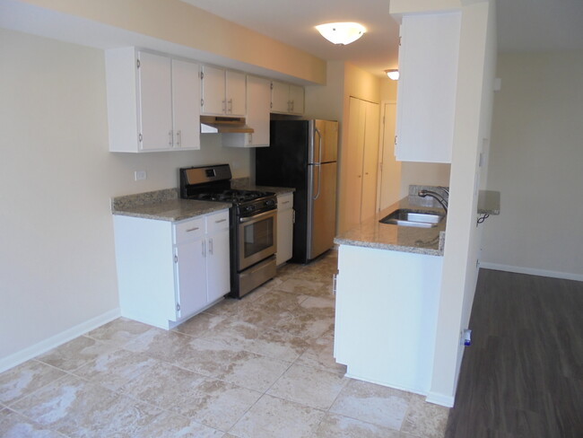 Building Photo - 302 Teak Ln