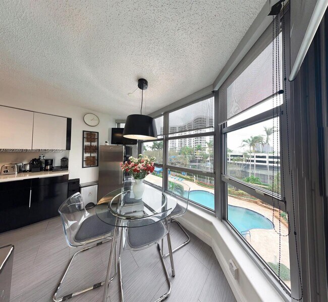 Building Photo - 3500 Mystic Pointe Dr
