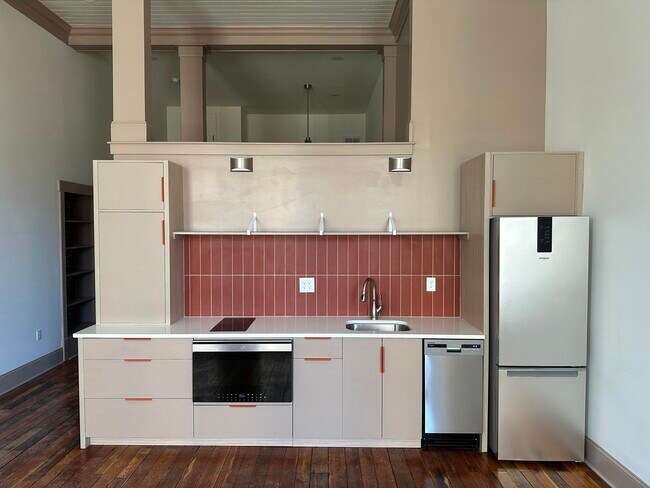 Building Photo - 307 W Main St