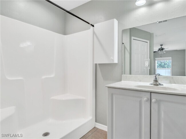 Building Photo - 229 SE 23rd Pl