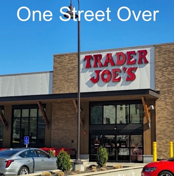 Building Photo - 47 Sheldon St