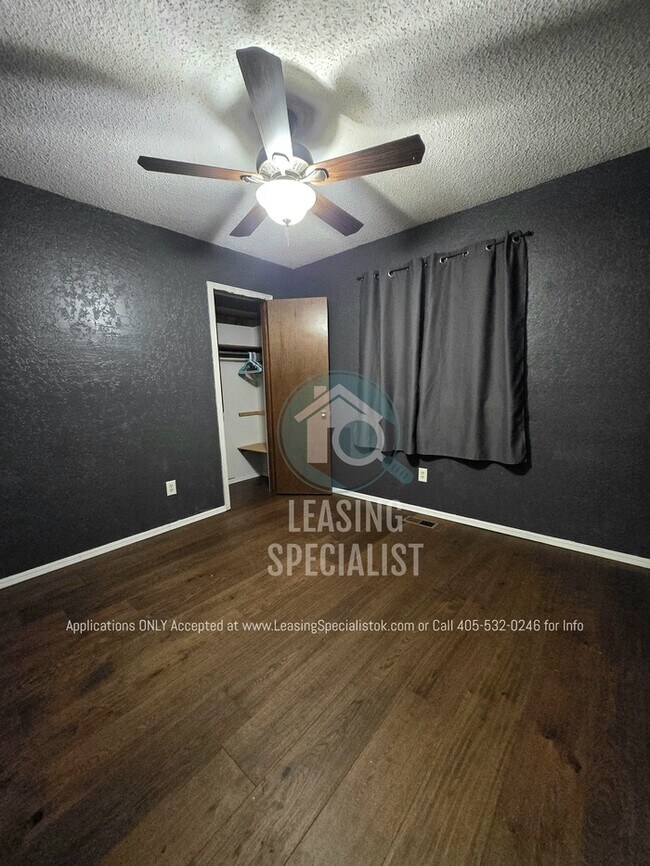 Building Photo - Charming Yukon 3 Bed 2 Bath Home