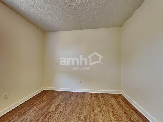 Building Photo - 4945 Hopewood Ln