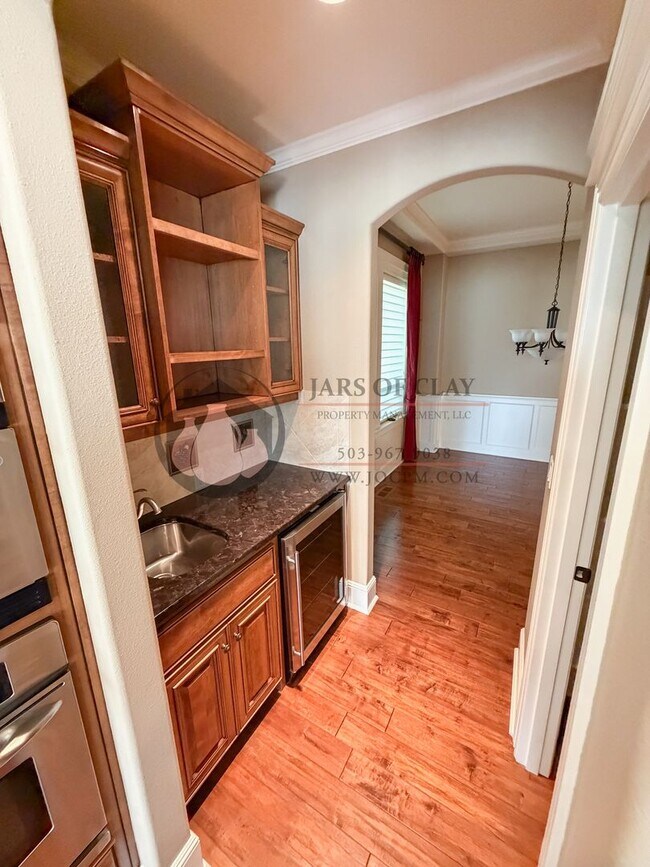 Building Photo - Luxurious Woodburn Residence | Main-Floor Primary Suite & Butler's Pantry