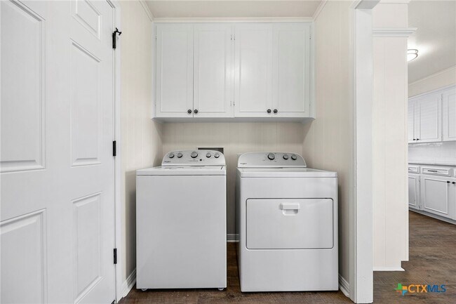 Building Photo - 3017 Oaklawn Dr