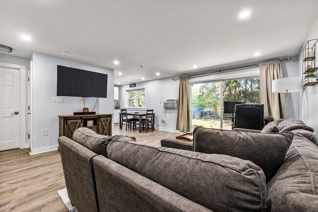 Building Photo - 90 Edgelawn Ave