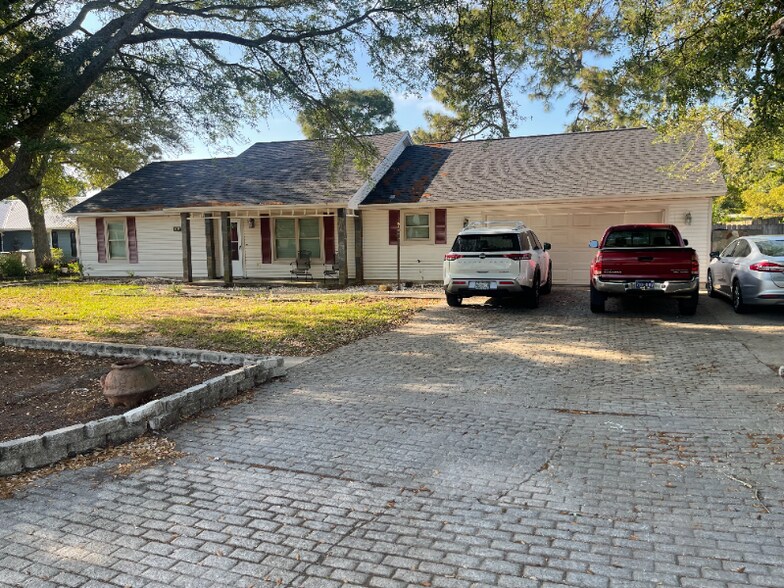 Building Photo - 9408 Octavia Ln