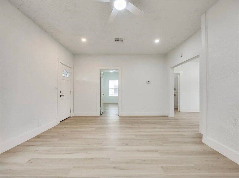 Building Photo - 2115 N Kate Ave