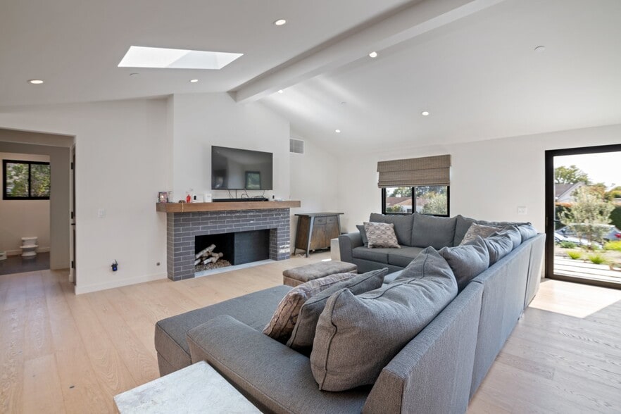 Building Photo - 3116 Calle Fresno