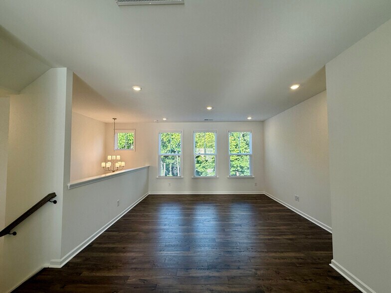 Building Photo - 5011 Westmead Ln