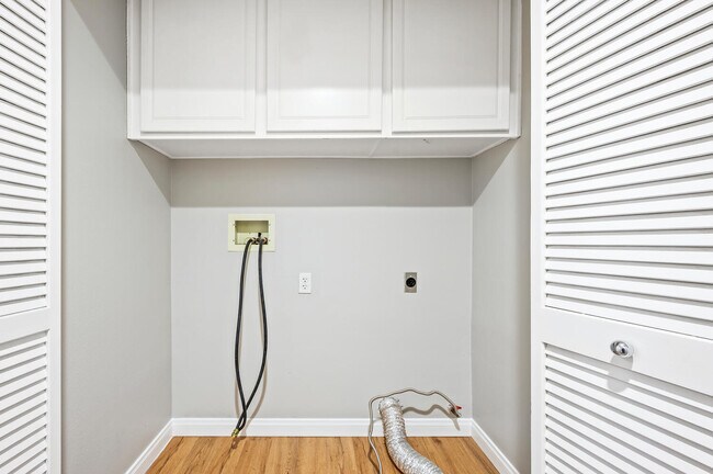 Building Photo - 2726 Dunstan Dr
