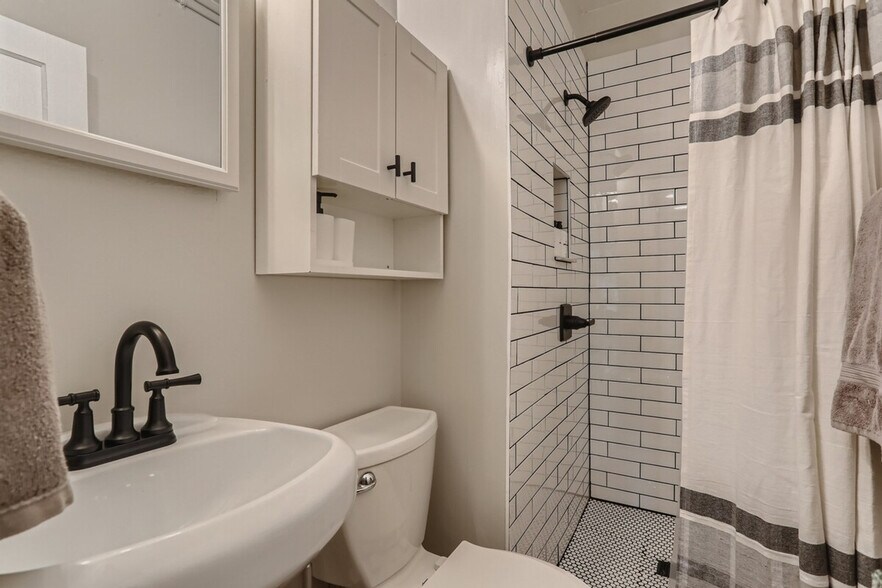 Building Photo - 1073 N Downing St