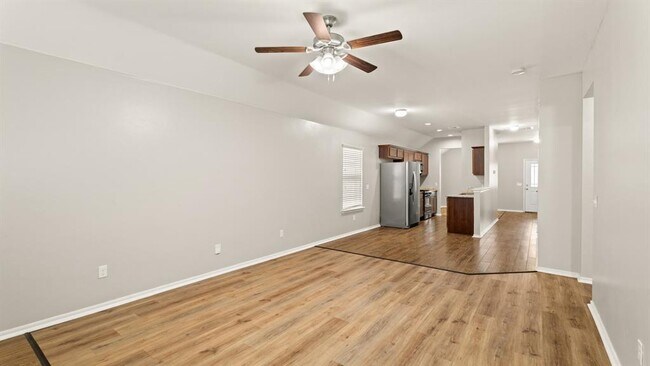 Building Photo - 621 Christian Ln