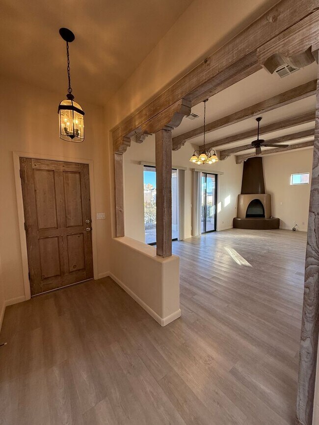 Building Photo - 1903 Coyote Ridge Dr