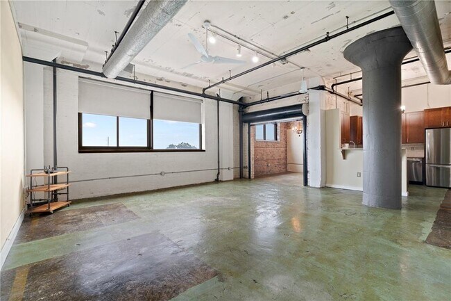 Building Photo - 426 Marietta St NW