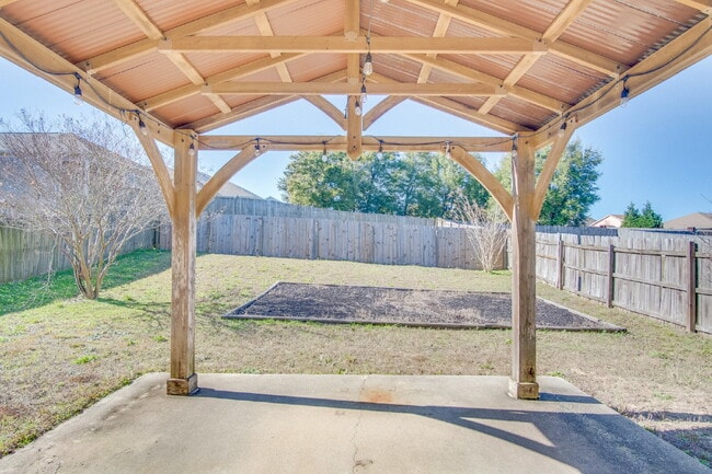 Building Photo - 3-Bedroom Home with Open Floor Plan, and Oversized Primary Suite