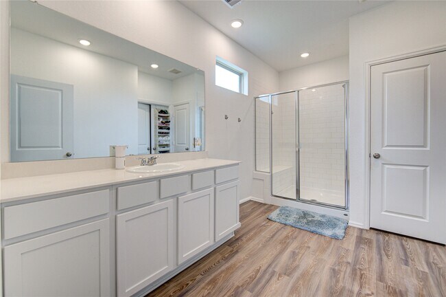 Building Photo - 26627 Ledgemont Dr