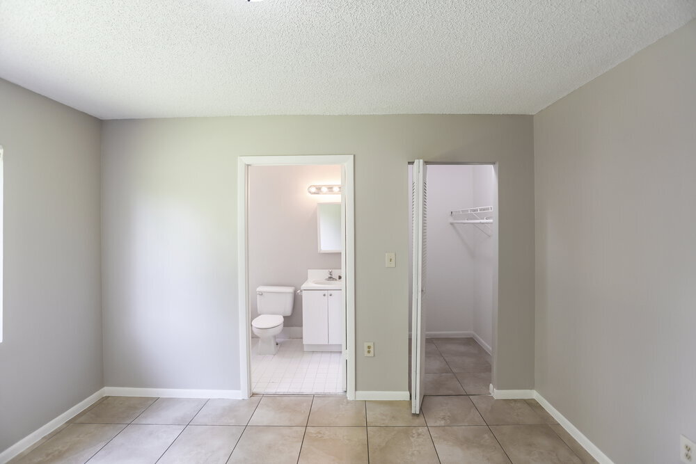 Building Photo - 16960 SW 104th Ave