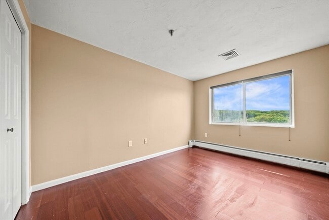 Building Photo - 230 Willard St