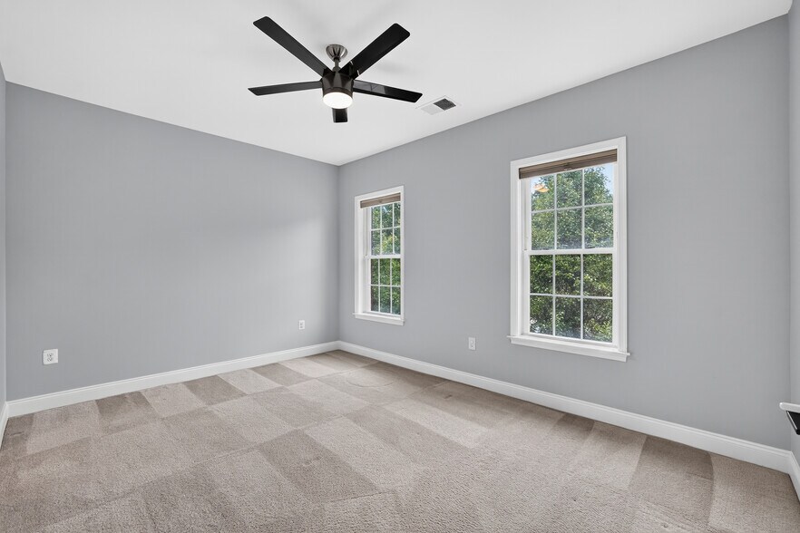 Building Photo - 23202 Evergreen Ridge Dr