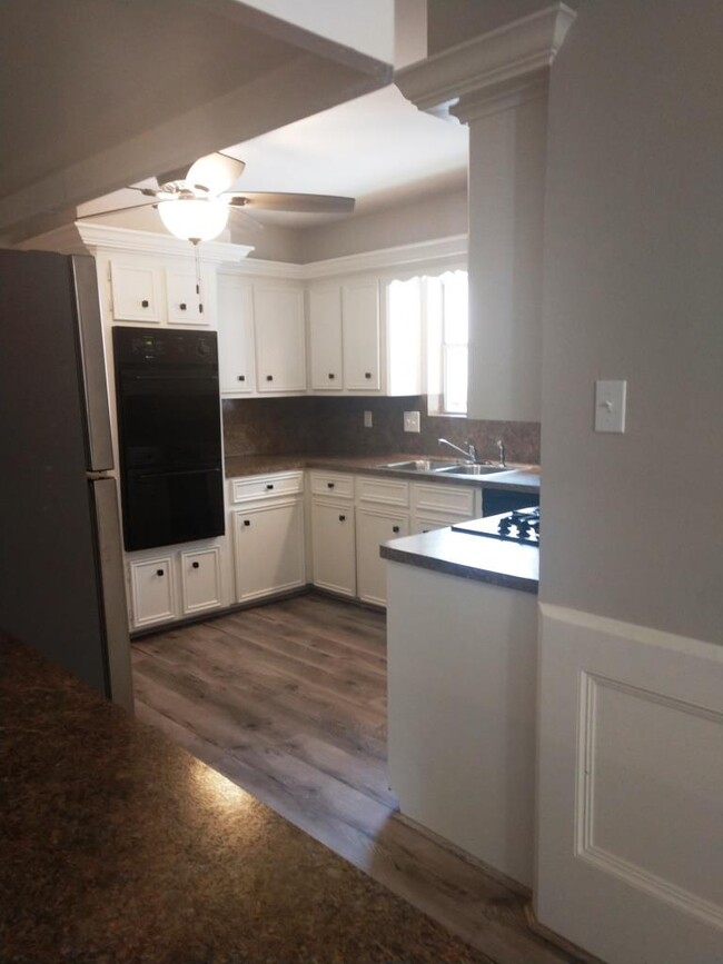 Bright kitchen with plenty of cabinets and ceiling fan - 2518 Water Rest Dr