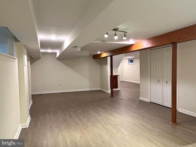 Building Photo - 2016 Patrick Henry Dr