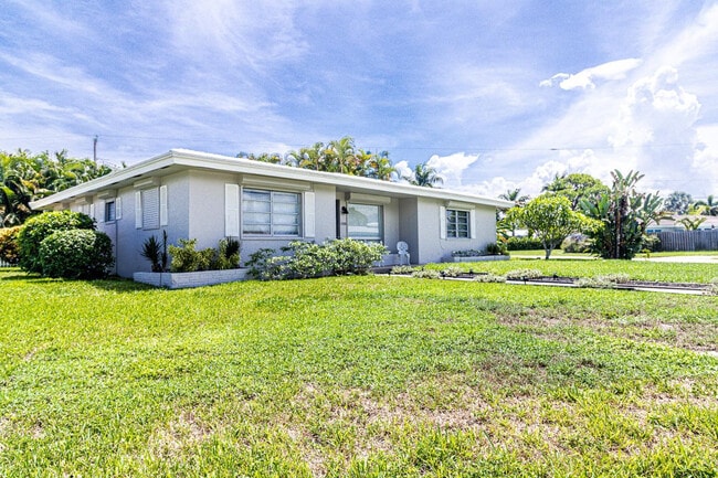 Building Photo - 1300 SE 7th Ct