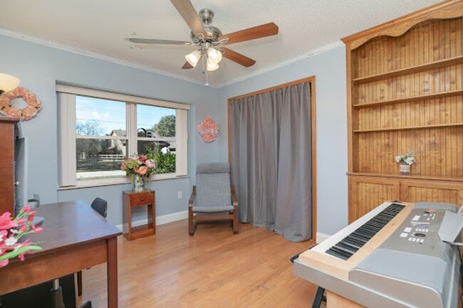 Building Photo - 6385 Banks Ave