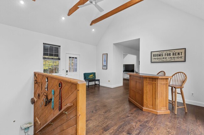 Building Photo - 17 Curtis Dr