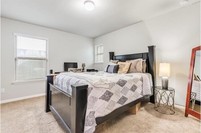 Building Photo - 2001 Herzog