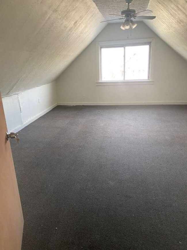 Building Photo - 10012 Manor Ave