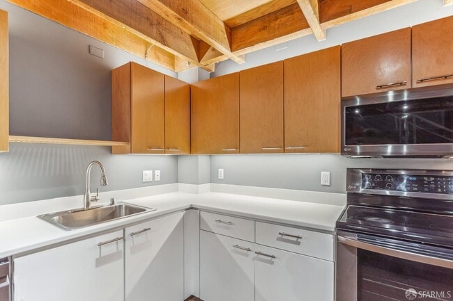 Building Photo - 650 Delancey St