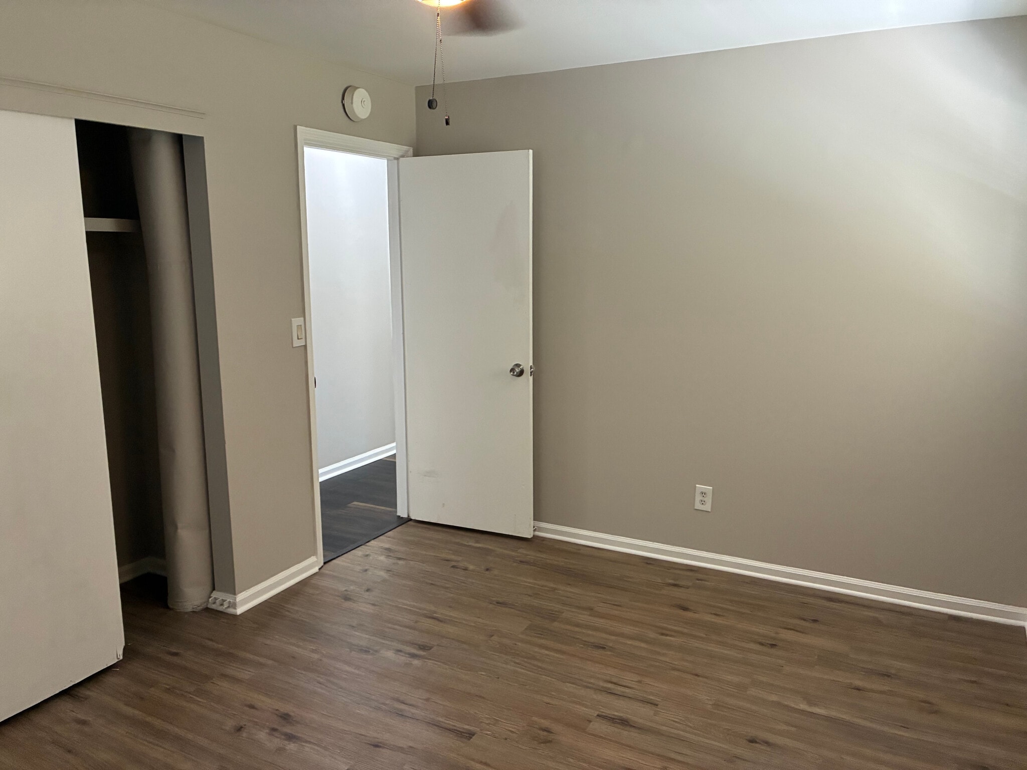Building Photo - Room in House on Reba Rd