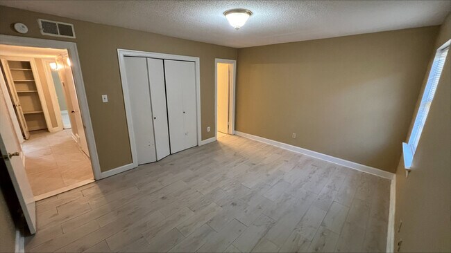 Building Photo - 3216 S Mendenhall Rd