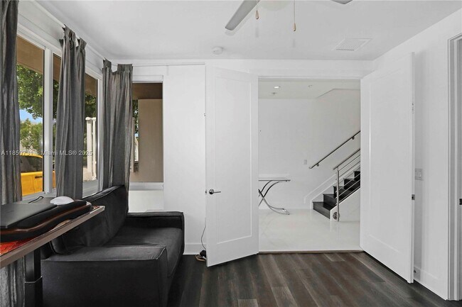 Building Photo - 10541 NW 66th St