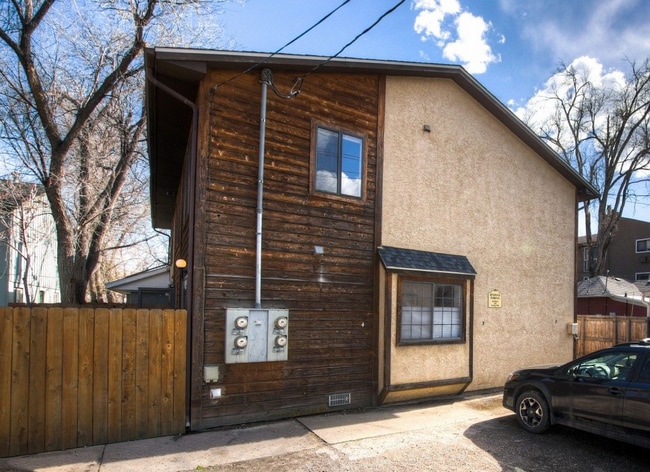 Building Photo - 2 Bed Plus Office 1.5 Bath Two Floor Condo In Ideal Central Boulder Location!