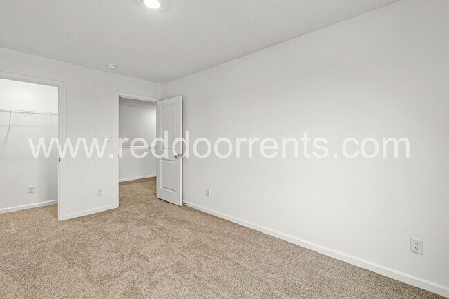 Building Photo - 2183 Warbler St