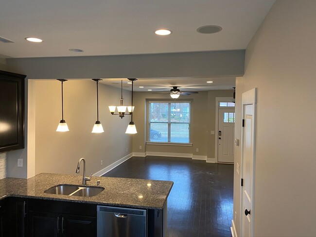 Building Photo - Stunning Two Bedroom Townhouse in Brightwalk!