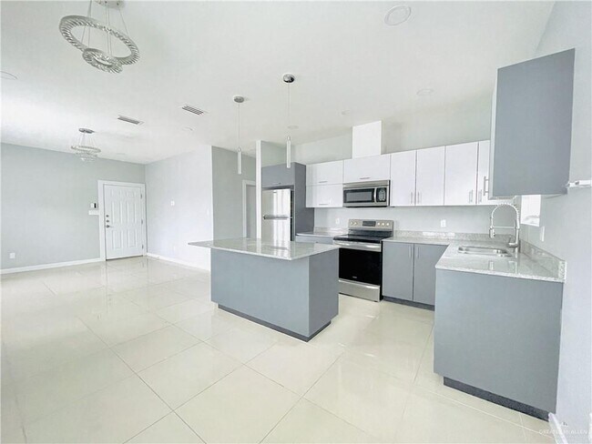 Building Photo - 23 Summerland Ln