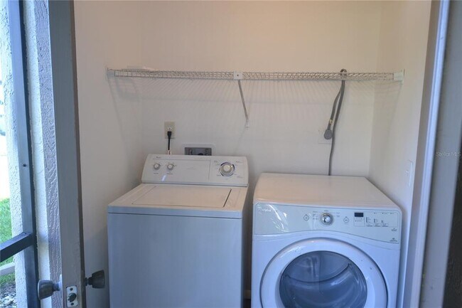Building Photo - 209 Woodlake Wynde