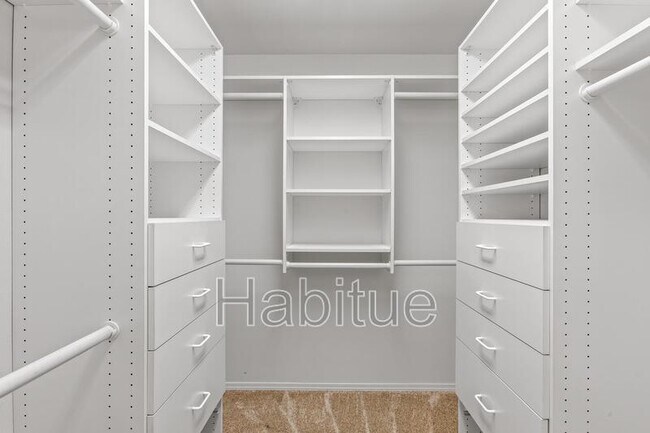 Building Photo - 2160 Dora Ln